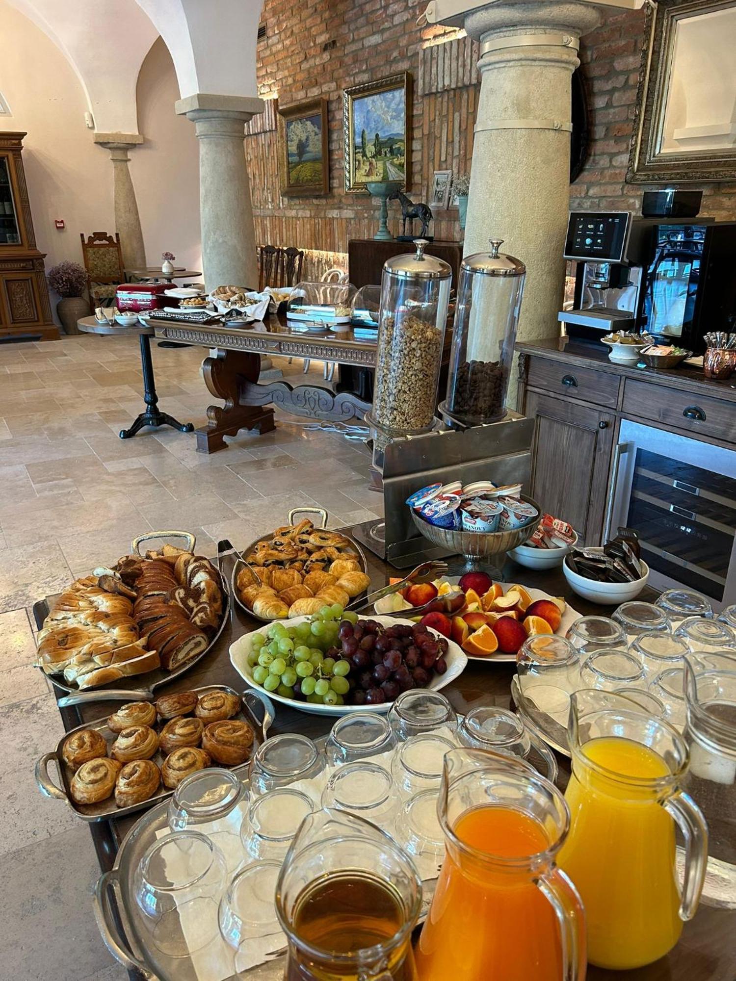 סטופאבה Arkady Hof Hotel מראה חיצוני תמונה
